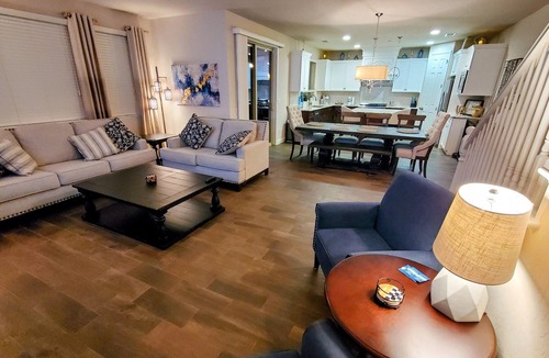 Clovis House | Upscale Modern Home★ King Bed★ Garage Parking★ Sanitized★ Long Stays