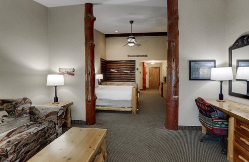 Johnston Hotel | Upscale Stay in Johnston w/Whirlpool | 0.5 mi to De Rice Asian Cuisine