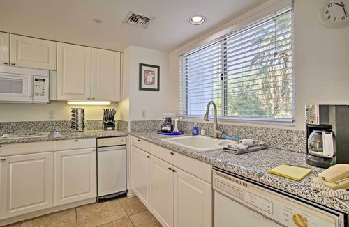 Cathedral City House | Upstairs suite, overlooking the pool