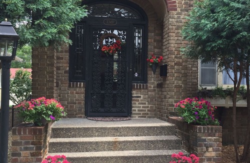 Carag Apartment | Uptown 3BR steps to Lake Calhoun, near Downtown&Mall of America, Garden Patio!