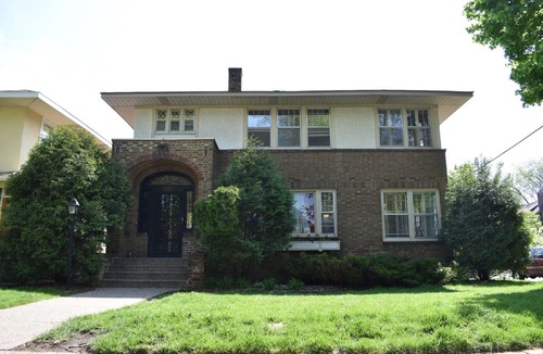 Carag Apartment | Uptown 3BR steps to Lake Calhoun, near Downtown&Mall of America, Garden Patio!