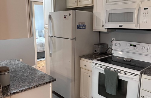 Faubourg Delassize Condo | Uptown Garden District Apartment on St Charles-2 bedroom/2 bath