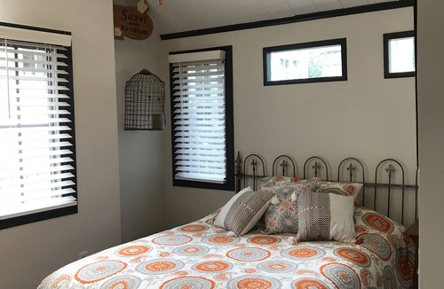 Greater Belhaven House | Urban Chic Studio, Private, 1B1B. Belhaven area. Near campus& hospitals.