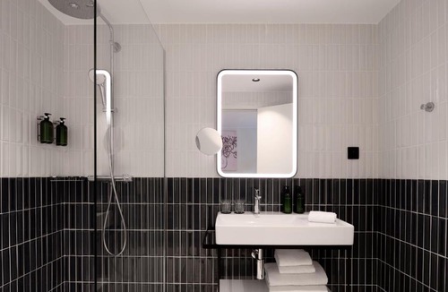 Quartier de la Plaine-de-Monceaux Hotel | Urban Hive Paris