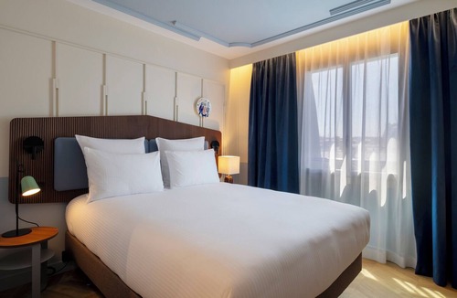 Quartier de la Plaine-de-Monceaux Hotel | Urban Hive Paris