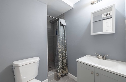 Anacostia Bed & Breakfast | Urban Retreat in D.C. Modern Cozy Awaits, great location with many amenities