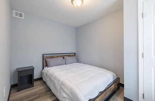 Anacostia Bed & Breakfast | Urban Retreat in D.C. Modern Cozy Awaits, great location with many amenities