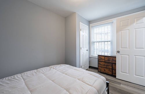 Anacostia Bed & Breakfast | Urban Retreat in D.C. Modern Cozy Awaits, great location with many amenities