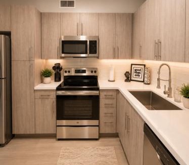Warner Center Apartment | Woodland Hills Luxe Retreat 2BR with Parking