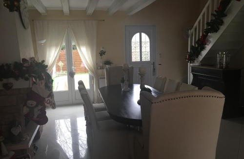 Messy House | Vacances en maison de campagne proche Disney Paris aéroport CDG