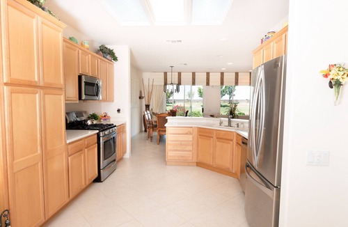 Desert Palms House | VACATION IN SUN CITY WITH GOLF VIEWS ! IN PALM DESERT CA Golf, Pool, Gym