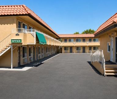 Hemet Hotel | Vagabond Inn Hemet