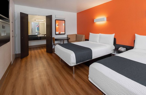 Carpinteria Hotel | Vagabond Inn Santa Barbara - Carpinteria South