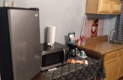 Mobile Apartment | Valerie's Victoria's Small Apartment #1