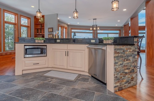 Mountainside House | Valhalla | Amazing Lakes Views, Hot Tub, Sauna!