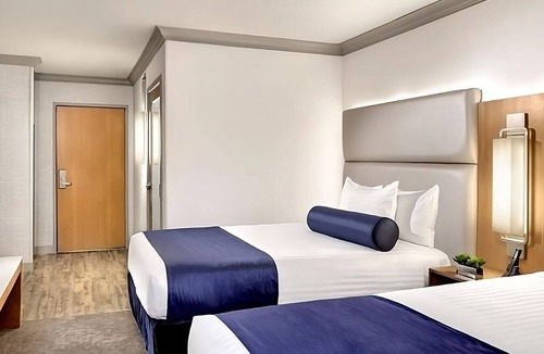Gateway District Hotel | Value Accommodations for your Vegas Trip! 3 Serene Units, Pool, Casino!
