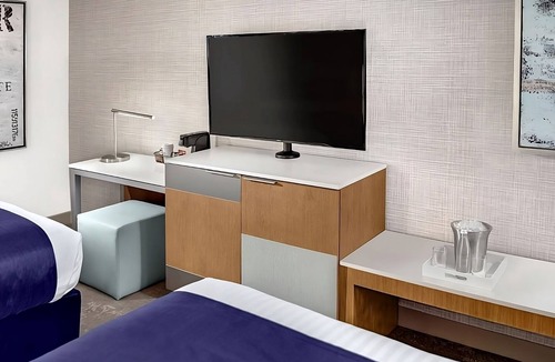Gateway District Hotel | Value Accommodations for your Vegas Trip! 3 Serene Units, Pool, Casino!