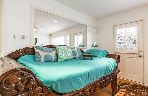 Venice Canals House | Venice Canals + Parking! Walk 2 Abbot Kinney, Beach, Pier, Boardwalk!