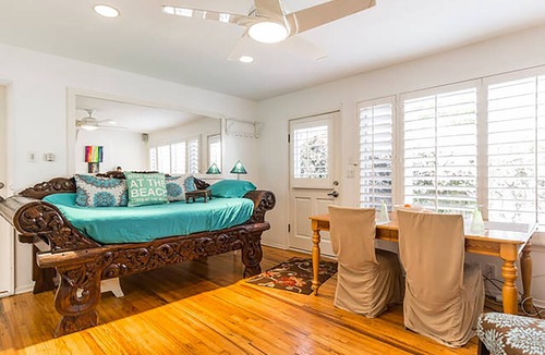 Venice Canals House | Venice Canals + Parking! Walk 2 Abbot Kinney, Beach, Pier, Boardwalk!