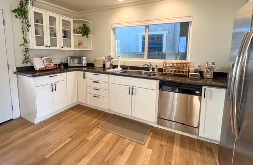 Venice Cottage | Venice Flower Cottage: 2BD dream in best location