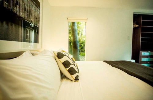 Sunset Park House | Venice Place - Modernist Garden Retreat - private.