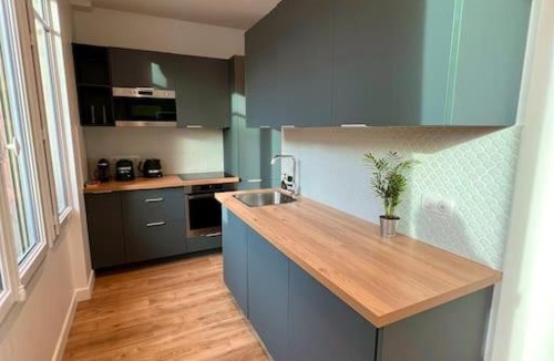Quartier du Mail Apartment | Very bright newly renovated apt with AC