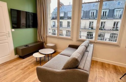 Quartier du Mail Apartment | Very bright newly renovated apt with AC