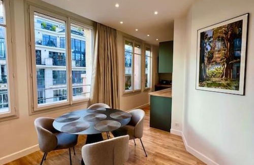 Quartier du Mail Apartment | Very bright newly renovated apt with AC