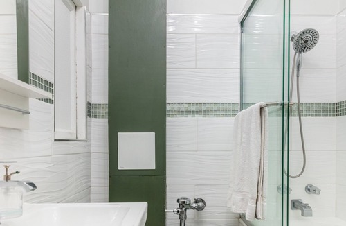 Waterfront Apartment | Vibrant Condo Studio near the Beach & Shopping