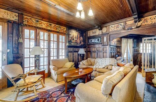 Ripon House | Victorian All-Suite Lakefront 3BR w/Pier