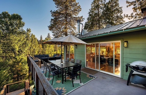 Camp Nelson Cabin | View Cabin - Mountain Retreat w/Hot Tub + Sauna