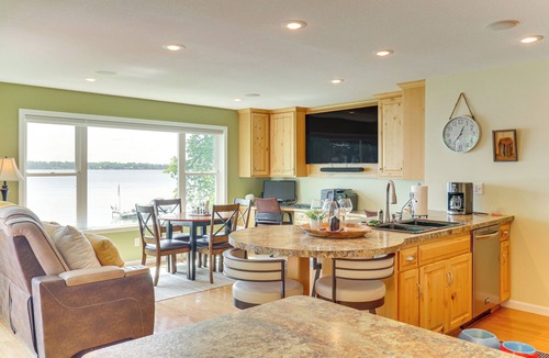 Alexandria House | Villa on Lake Darling: Fire Pit, Deck & BBQ!