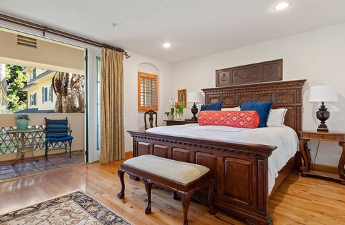 West Beach House | Villa Portofino - Downtown Condo