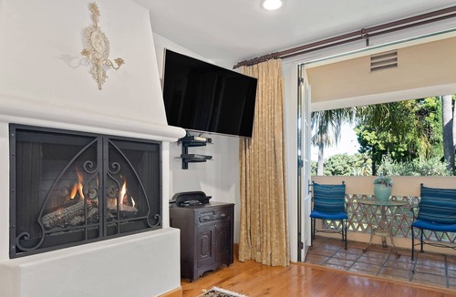 West Beach House | Villa Portofino - Downtown Condo