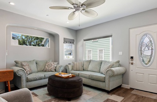 Santa Barbara House | Vintage Downtown Charm, Quiet neighborhood 2 bedroom 1.5 bath with off street parking