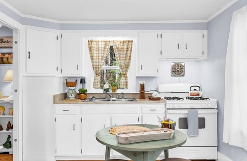 Tilghman House | Vintage Pet-Friendly Cottage | Tilghman Island