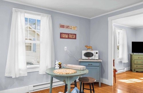 Tilghman House | Vintage Pet-Friendly Cottage | Tilghman Island
