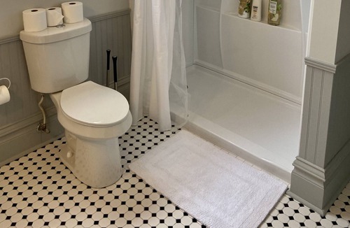 Greater Belhaven Apartment | Vintage Studio Apartment Across from Fairview Inn