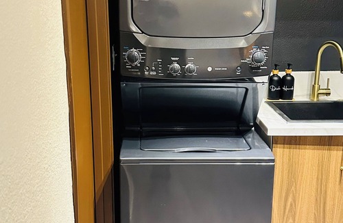 East Village Apartment | Vintage Vibes studio w/WiFi & AC steps from Ballpark, Convention Center & Views