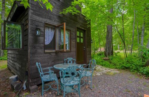 Pine City Cabin | Vintage Wild West Tiny Hotel in the Woods!