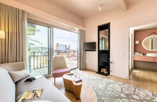 Bailly-Romainvilliers Apartment | VIP Garden Apartment for 2 People
