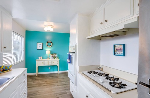 Pierpont Bay Apartment | Viva Ventura: Duplex with Patio - Walk to Beach!