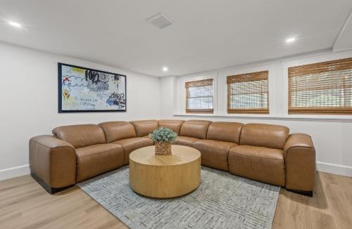West Chatham House | Walk 2Beach, Pool, Hot Tub, GameRoom, PetsOK