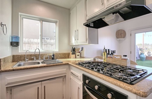 Oxnard House | Walk to Beach - 2 bed/1 bath unit located in The Dunes