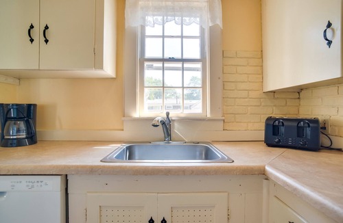 West Dennis House | Walk to Beach & Main St: Cape Cod Home w/Yard!