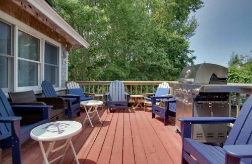 East Chop House | Walk to Beach! Oak Bluffs Home & Studio
