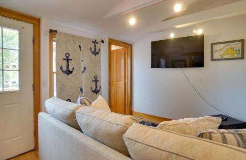 East Chop House | Walk to Beach! Oak Bluffs Home & Studio
