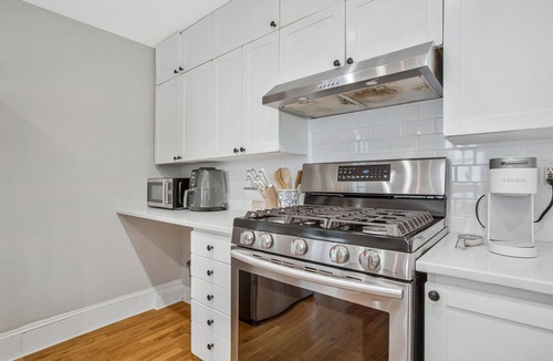 Homewood House | Walk to DTA & USNA | Pet-Friendly Home