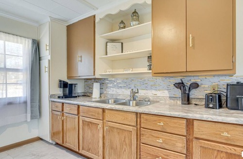 Ames Apartment | Walk to Iowa State University: Pet-Friendly Apartment!