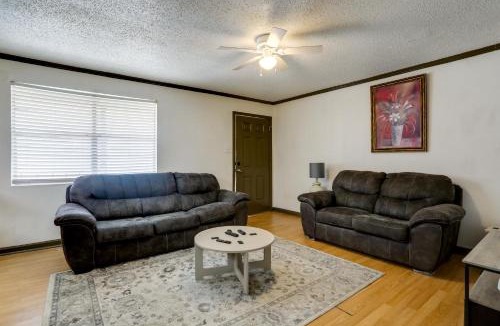 Highlands - Perkins House | Walk to LSU Campus & Bars! Condo w/Community Pool